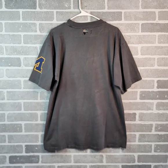 Michigan Wolverines Basketball Vintage 90's Fab 5 Era T-Shirt Men's Cut Tag - Picture 6 of 12